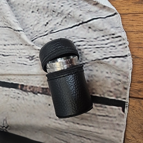 Brooklyn Steel Co. Novelty 64 oz Flask New in Package with shot glasses in case - Picture 4 of 5